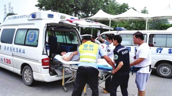 救护车进小区受阻是怎么回事？救护车厂家带你了解事情始末01